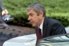 O primeiro-ministro frisa que o Governo "aguarda o relatório da comissão independente liderada pelo governador do Banco de Portugal"