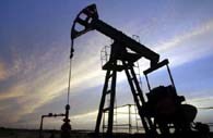<p>Em Nova Iorque, o preço do barril de crude para entrega em Setembro descia hoje 0,72 por cento, para os 72,57 dólares</p>