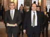 José Sócrates à entrada para o debate mensal no Parlamento