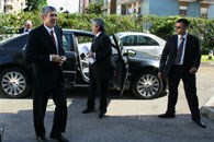 <p>José Sócrates considera que "a confiança é um factor (...) fundamental para a recuperação da economia"</p>