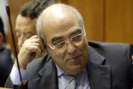 <p>Mário Lino reafirmou hoje a intenção de se manter no Governo</p>
