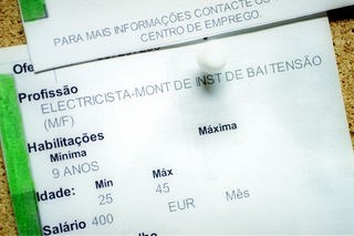 <p>A persistência de elevadas taxas de desemprego também contribui para que a economia cresça menos</p>