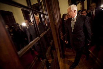<p>Teixeira dos Santos diz estar aberto às propostas da oposição</p>