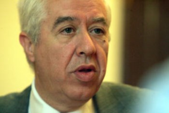 <p>Teixeira dos Santos apelou à oposição para que apoie o PEC</p>