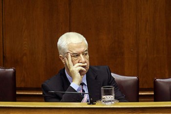 <p>Teixeira dos Santos admitiu que os mercados "não vão serenar"</p>