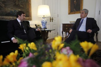 <p>Governo e oposição estão juntos no combate à crise</p>