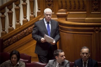 <p>Teixeira dos Santos diz que Portugal não perde dinheiro</p>