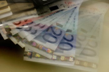 <p>A moeda única europeia continuou ontem a perder valor</p>