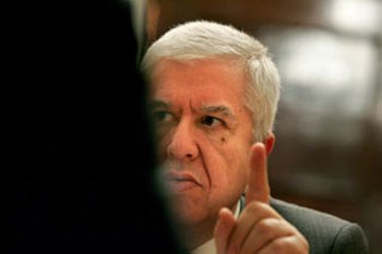 <p>Aumento do IRS está a dar muitas dores de cabeça ao ministro</p>