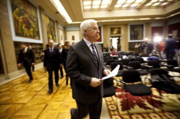 <p>Teixeira dos Santos diz que é impraticável não aplicar a retroactividade</p>