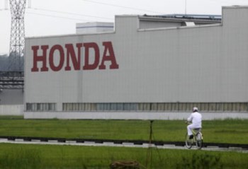 <p>Os empregados de uma fábrica da Honda pararam uma greve após um aumento de 24 por cento</p>