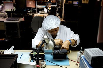<p>O recrutamento de trabalhadores ficou congelado com a crise a apenas 22 por cento das empresas admite contratar novos funcionários</p>
