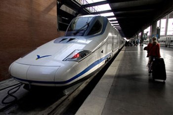 <p>“Queria aqui reafirmar que o Governo mantém a sua firme intenção de construir a linha de alta velocidade entre Lisboa e Madrid", disse António Mendonça</p>