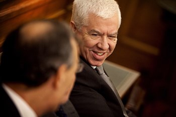 <p>Teixeira dos Santos quer evitar choques com a Constituição</p>