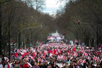 <p>A manifestação antecipa a greve geral marcada para dia 24</p>
