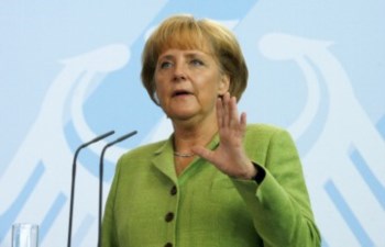 <p>Merkel diz que fundo de resgate "chega bem para ajudar a Irlanda"</p>