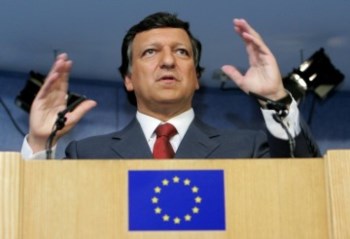 <p>É um "problema ouvir tantas opiniões durante a crise”, disse Barroso</p>