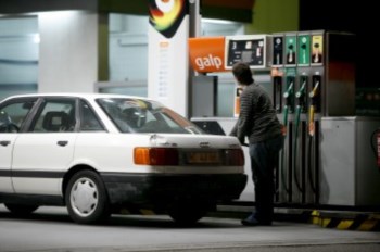 <p>Em Dezembro, o presidente da Galp, Ferreira de Oliveira, avisou que a alta dos preços do crude levaria iria reflectir-se na factura dos clientes</p>