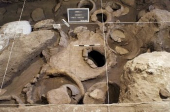 Os vestígios estão dentro de uma gruta que fica no Sul da Arménia, no Cáucaso