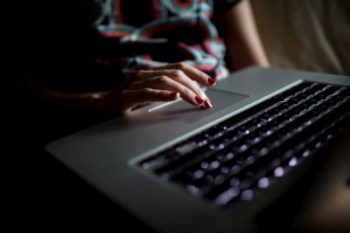 <p>O negócio da Groupon assenta na compra de produtos em grupo através da Internet</p>