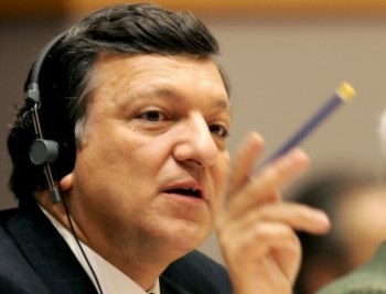 <p>Teixeira dos Santos vai estar num encontro que pode ser decisivo para Portugal</p>