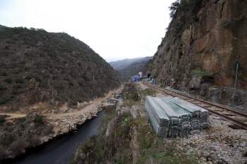 <p>A submersãio da linha do Tua atrasou as obras da barragem dois anos</p>