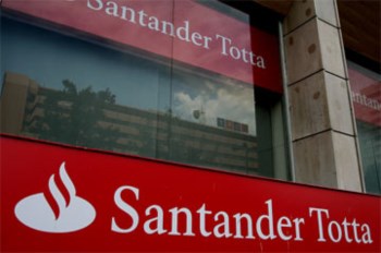 <p>Maioria das queixas são relativas ao Santander</p>