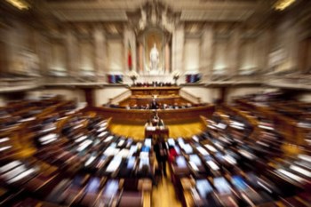 O Parlamento pôs um fim no decreto do Governo de reorganização curricular