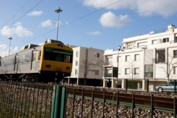 <p>Ttribunal arbitral decretou serviços mínimos para comboios urbanos e de longo-curso</p>