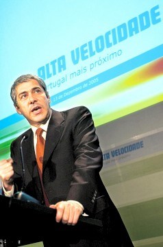 <p>José Sócrates na primeira apresentação do projecto do TGV, em 2005</p>