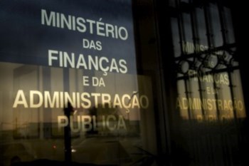 <p>Dívida pública é agora de 93 por cento do PIB</p>