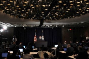 <p>Ben Bernanke a falar aos jornalistas na sede da Fed, em Washington</p>