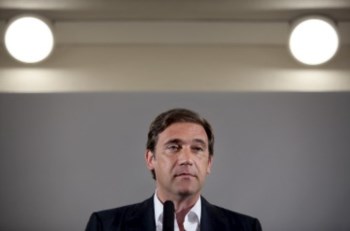 <p>Passos nega que haja planos para suprimir a taxa intermédia de IVA</p>