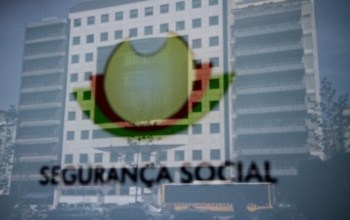 <p>Estagiários passam a descontar para a Segurança Social</p>