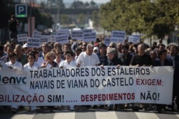 <p>Numa manifestação realizada hoje mais de 3000 pessoas contestaram os despedimentos nos estaleiros</p>