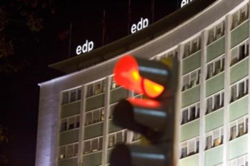 <p>O encaixe do negócio da EDP com a Electrobras pode render mil milhões ao Estado</p>