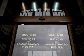 <p>Ministério das Finanças aplaude "aumento da transparência" na divulgação dos resultados</p>