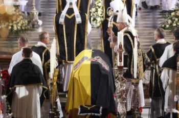 Os funerais juntaram numerosos representantes da nobreza europeia