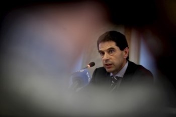 <p>Vítor Gaspar confirmou um desvio superior a dois mil milhões de euros</p>