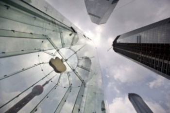 <p>Esta loja em Pudong Lujiazui (Xangai) é uma das quatro lojas oficiais da Apple em solo chinês</p>