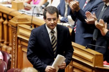 <p>Direcção do PS defende “repartição mais justa e equitativa dos sacrifícios pedidos aos portugueses”</p>