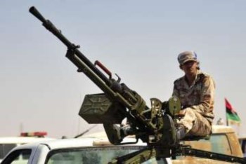 Rebeldes líbios aproximam-se de Sirte