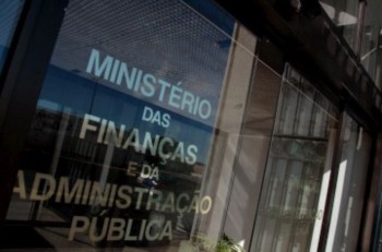 <p>Défice público ficou em 8,3% nos primeiros seis meses do ano</p>