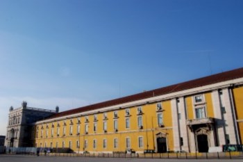 <p>O Ministério das Finanças assegura que os cortes ficam contemplados no documento</p>