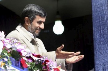 O Presidente Mahmoud Ahmadinejad sempre negou que o programa tivesse fins militares