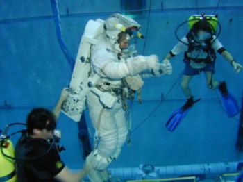 Tanque da NASA simula as condições que os astronautas encontram no espaço