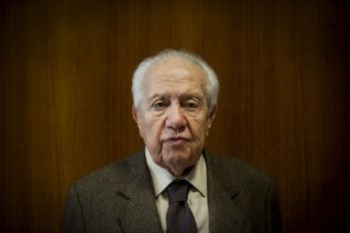 <p>Soares diz que a Europa tem de "meter as agências de rating na ordem"</p>