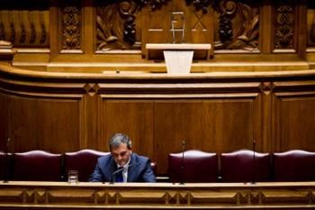 <p>O antigo deputado do PSD e actual ministro era colaborador de uma consultora que colaborou com o Banco Efisa, do grupo BPN, num negócio no Brasil</p>
