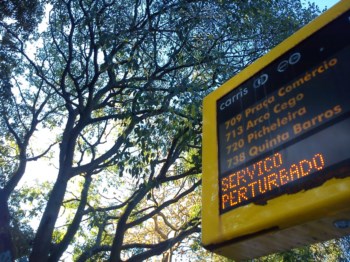 <p>Autocarros da Carris, em Lisboa, fortemente condicionados</p>