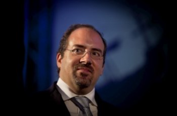 <p>Santos Pereira diz que o "diálogo social é muito importante"</p>